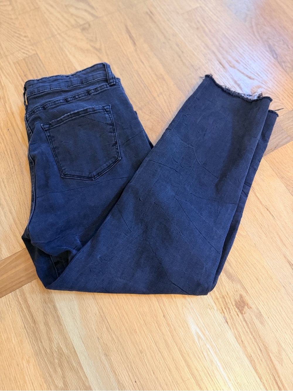 Ladies Size 29 "STS Blue" Black Skinny Jeans with Raw Hem GUC